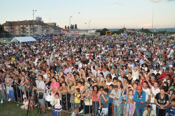 299518_163130573763635_100002000809016_347381_5869939_n