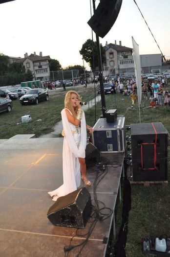 299633_163131687096857_100002000809016_347406_2804071_n