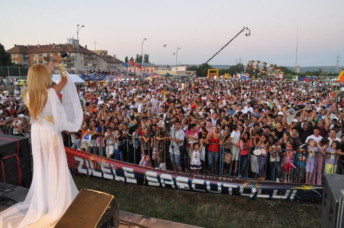 300921_163132647096761_100002000809016_347428_3456716_n