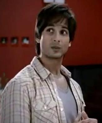 377753_233833253351068_183226935078367_614234_627294545_n - Shahid Kapoor