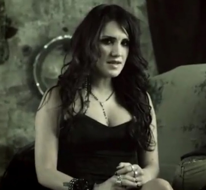 Dulce Maria - Ingenua (Video Oficial) - YouTube - Adobe Flash Player 2011-08-17 134617