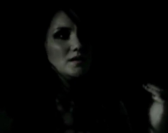 Dulce Maria - Ingenua (Video Oficial) - YouTube - Adobe Flash Player 2011-08-17 134733