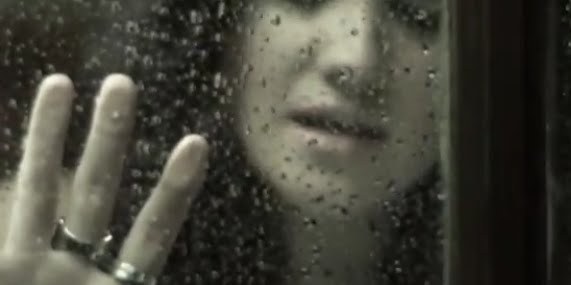 Dulce Maria - Ingenua (Video Oficial) - YouTube - Windows Internet Explorer 2011-08-17 134605