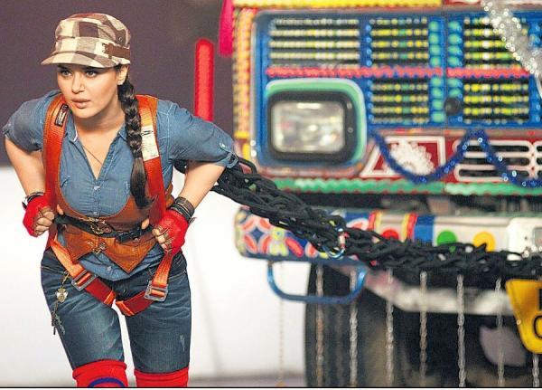 222 (900x647) - PREITY ZINTA