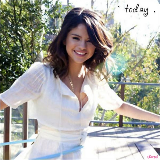 0104610915 - Selena Gomez