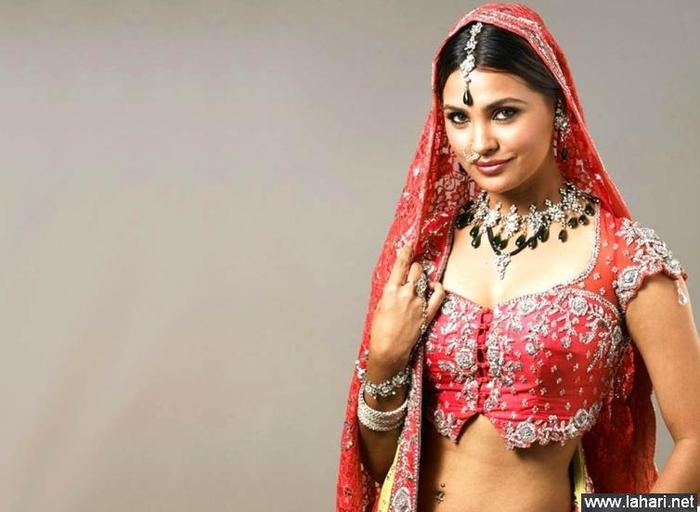 Lara+Dutta+_hot_wallpaers7%40lahari.net