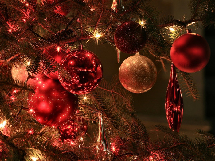 christmas-tree-ornaments - O Brad Frumos