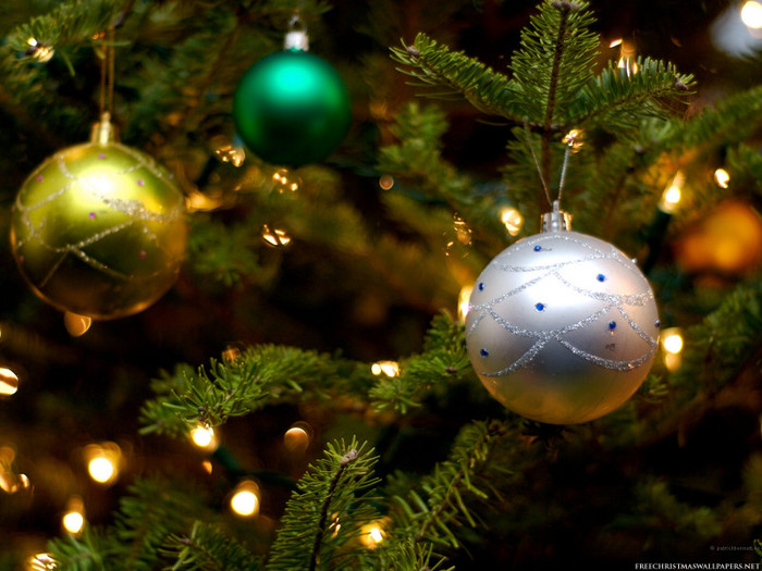 Christmas-Tree-Ornaments-576093 - O Brad Frumos