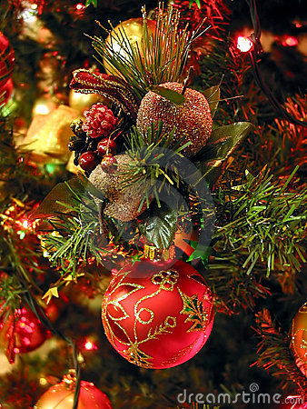 christmas-tree-ornaments-thumb364240 - O Brad Frumos