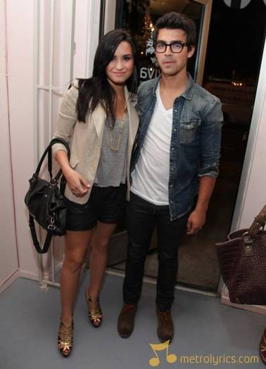 98736857 - DEMI LOVATO-JOE JONAS CONCERTE ETC