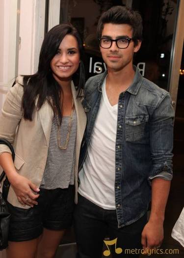 98736928 - DEMI LOVATO-JOE JONAS CONCERTE ETC