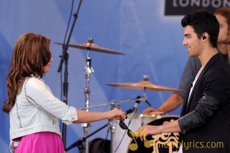 demi-lovato_new-york-august-13-musicians-joe-jonas-of-the-jonas-brother-lyrics-demi-lovato_103369630