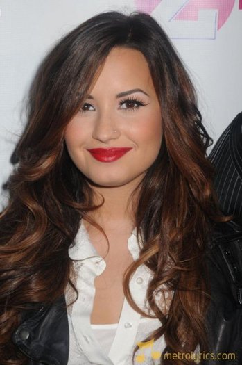 demi-lovato-demi-lovato-looking-forward-to-first-thanksgiving-since-rehab
