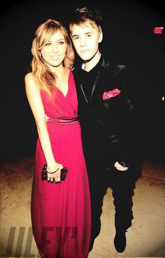 305404_138677579571671_100002882891627_159753_816012859_n - Justin Bieber O INSEALA pe Selena Gomez