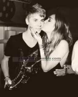 302952_113995005373262_100002882891627_73829_722651201_n - Justin Bieber O INSEALA pe Selena Gomez