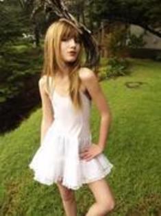 53815264_YANNFLK2 - poze rare cu bella thorne