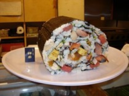 53542661_SNECLZP2 - Cel mai mare Sushi din lume