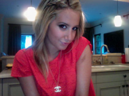 343293894 - poze noi si super cu ashley tisdale