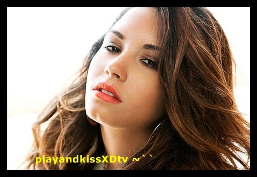 ~`` Parintii lui nu sunt akas , deci orice se poate intampla la petrecerea aia ...