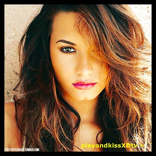 ~`` Ce naiba se intampla aici ? Haide , July , te duc akas . - movie - Revelionul -movie