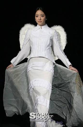 b - Lee Se Eun