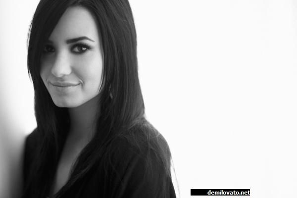 030 - o - Demi Lovato - o