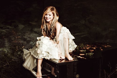 254072_217223188312111_216423271725436_709078_1631178_n - 0  Avril Lavigne Goodbye Lullaby  0