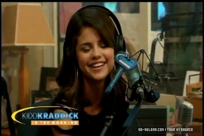 normal_Selena-Gomez-and-Taylor-Swift-Gift-Giving5Bwww_savevid_com5D_flv_000060987 - 23 11 2010 Kidd Kraddick In The Morning