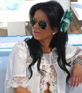 Inna-inna-romanian-singer-10617731-329-374 - INNA