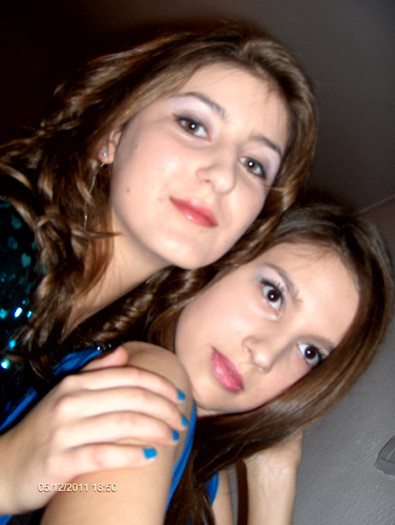 Mara si Andreea; petrecerea de la Balul Bobocilor
