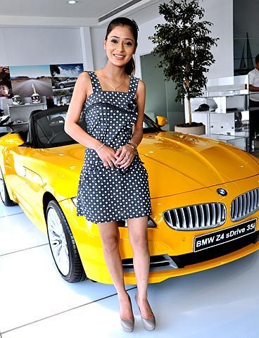 Sara Khan in Love [30]