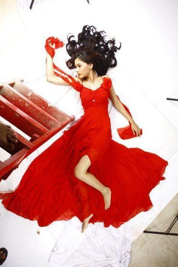 Sara Khan in Love [40]