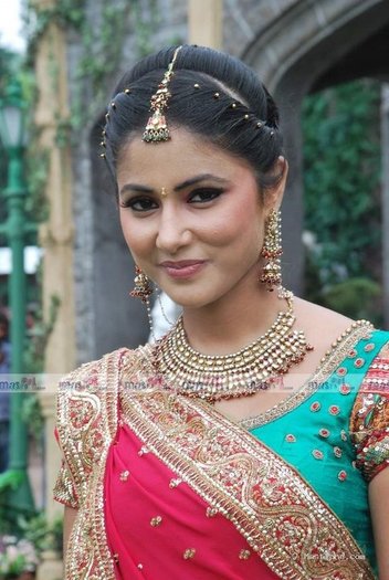 Hina Khan in Love [22]