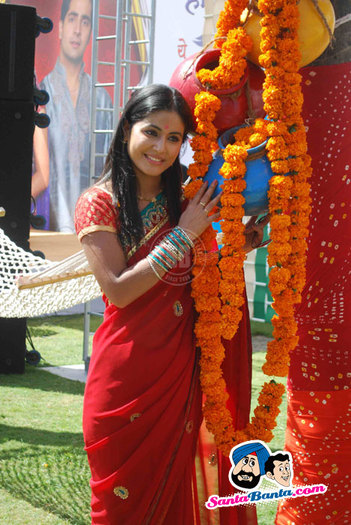 Hina Khan in Love [36]