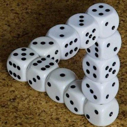 650x1600_how-does-this-dice-illusion-work[1]
