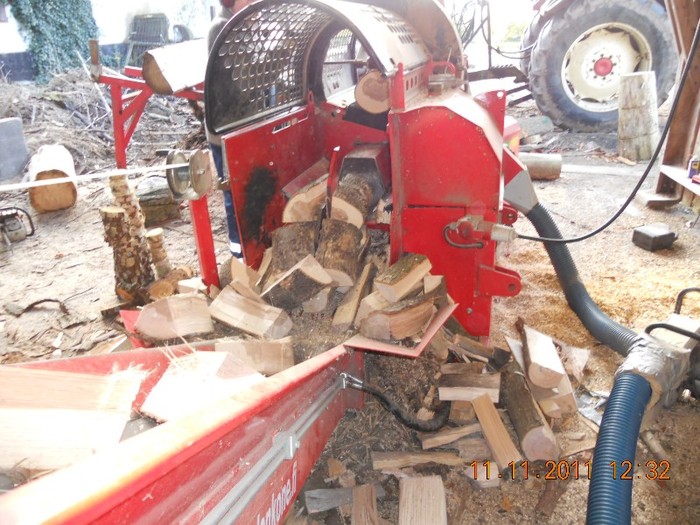 Aparat de crepat lemne hidraulic
