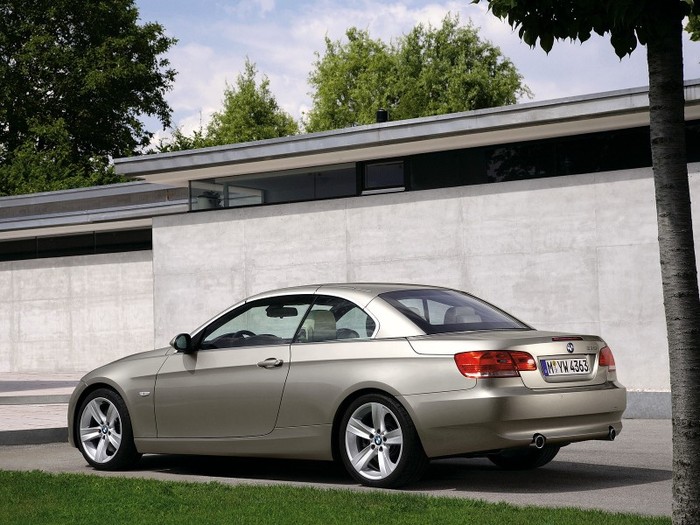 bmw_3_series_convertible_rear_side_roof_on-1600x1200