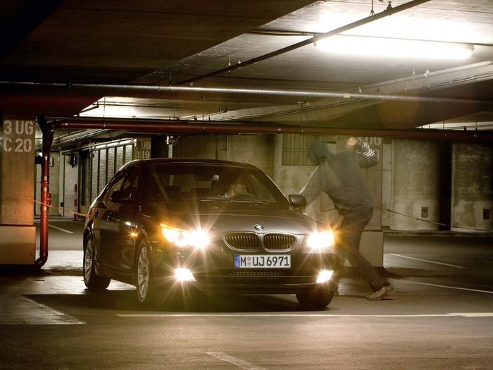 bmw_5_series_security_parking_atack-1600x1200