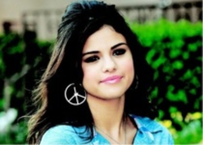 54357306_IXVXWQW2[1] - Selena Gomez