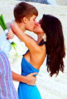 54358102_JAOQVOW2[1] - Selena Gomez