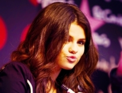 53992835_BRTWVSW2 - Poze rare selena gomez