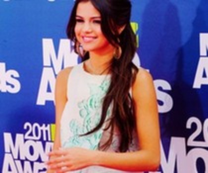 54425696_UDEEODX2 - Poze rare selena gomez