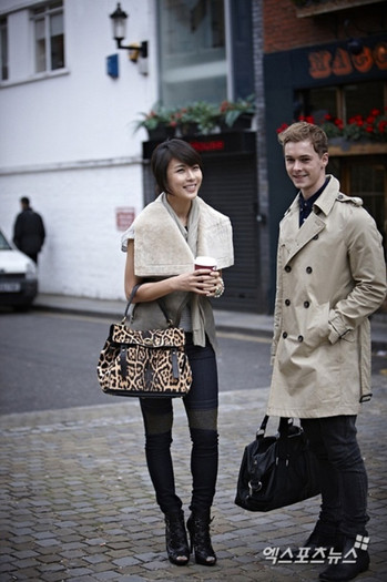 b0644c41869b04a0da022e06738d054a_large - Ha Ji Won