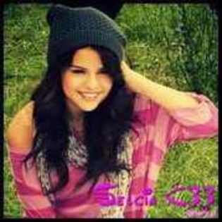 h - selena  poze  glitter