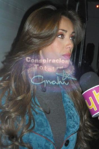 387420_330066403673070_147912375221808_1393113_1027265512_n - 1-Anahi dando entrevista a HOY en la locacion de Dos Hogares