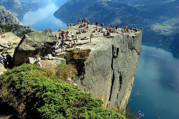 preikestolen_norvegia_piatra_predicatorului_amvon_preachers_rock_pulpit