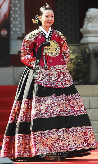 53551423_GCWCIBV2 (1) - Q-Queen Jang Ok-Jeong-Q