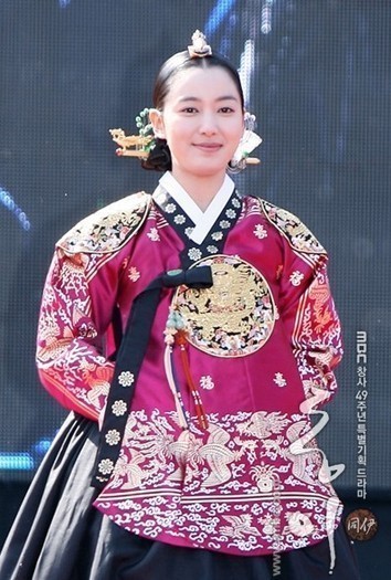 53551446_HUYQKSX2 - Q-Queen Jang Ok-Jeong-Q