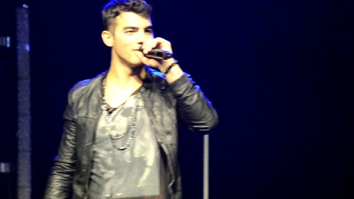 bscap0002 - Joe Jonas cries explaining song- Sorry 10 1 11