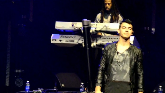 bscap0020 - Joe Jonas cries explaining song- Sorry 10 1 11